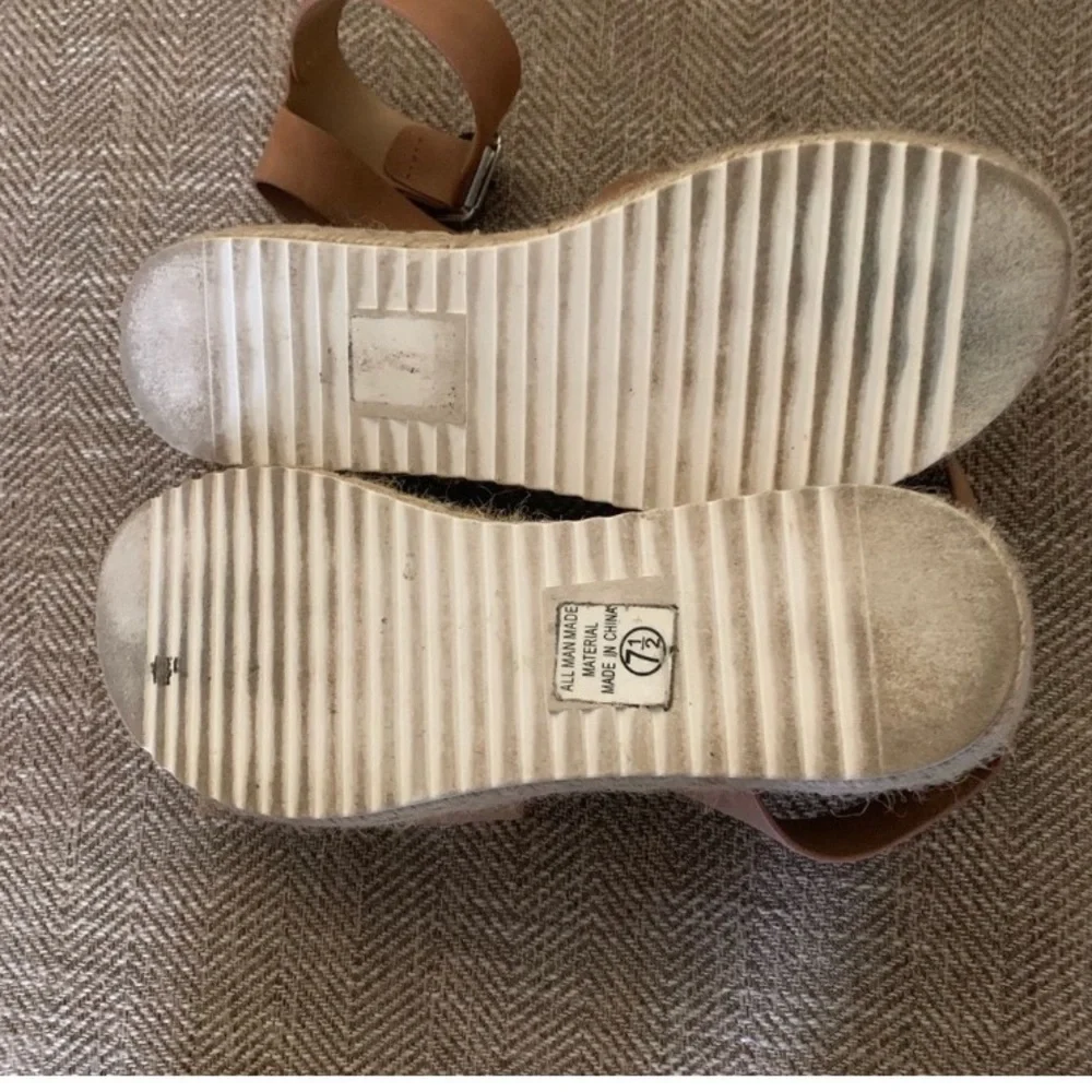 Excellent Preowned Condition Soda Platform strap Wedges very Cute Size 7.5.